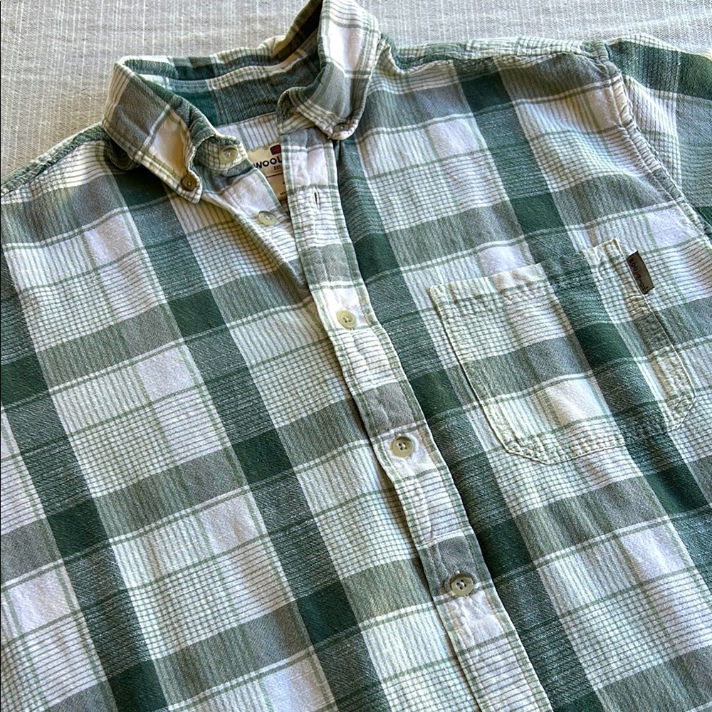 Men’s Woolrich Short Sleeve Green & White plaid Shirt Size Large
